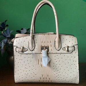 NWT No Label Cream/Tan Crocodile Print Purse